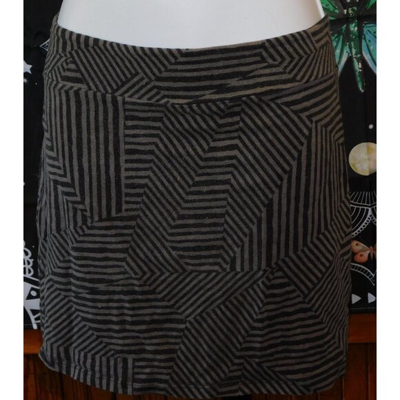 Xhilaration Gothic Black And Grey Geometric Mini Skirt - Picture 2 of 3